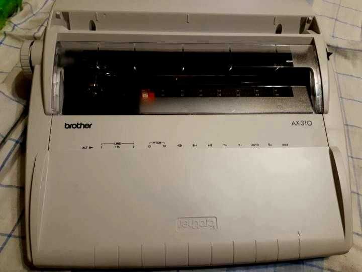 Пишущая электричеcкая машинка «Brother AX—310» (Made in UK)
