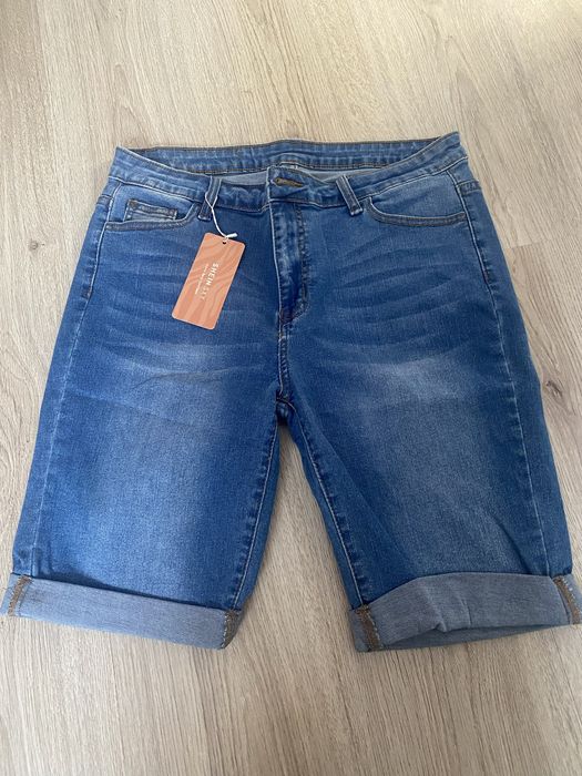 Blugi cu tiv rulat marimea 42