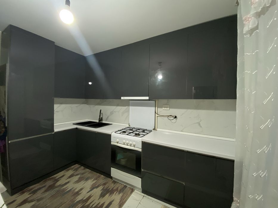 Бостандық ауданында 4 бөлмелі пәтер сатылады