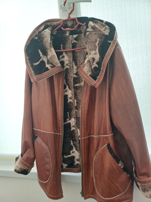 Продам женскую кожаную куртку