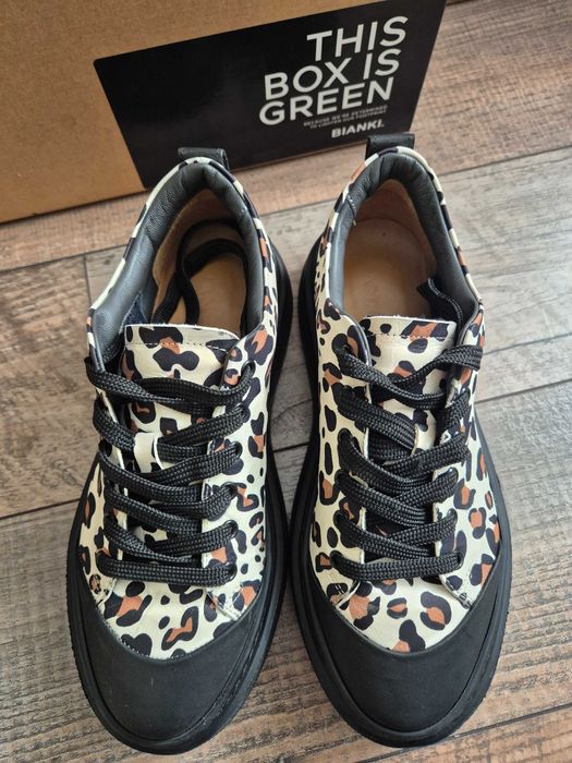 Продавам   кецове