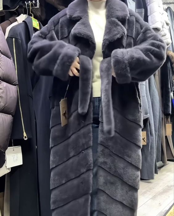 Продам шубу 50000 тг