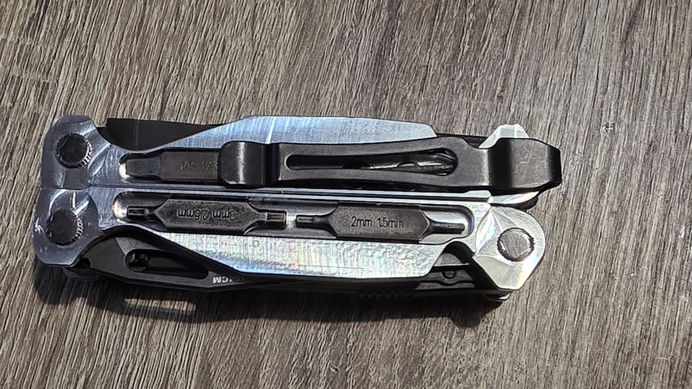 Mod Plasele manere scales Leatherman Charge + aluminiu