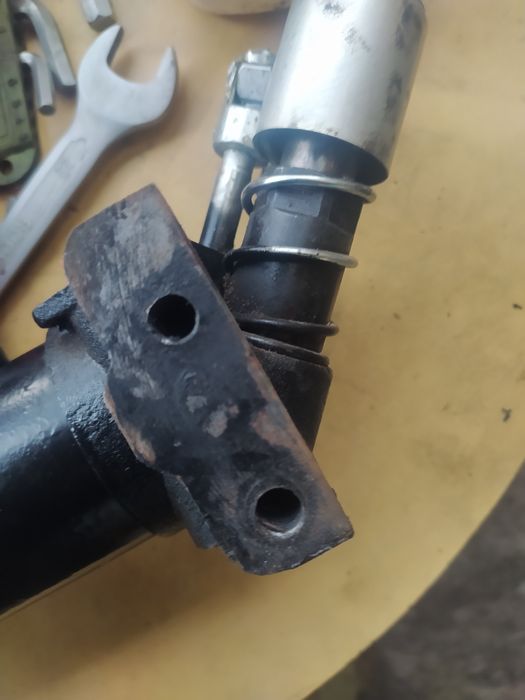 Продам гидравлический цилиндр. От домкрата.