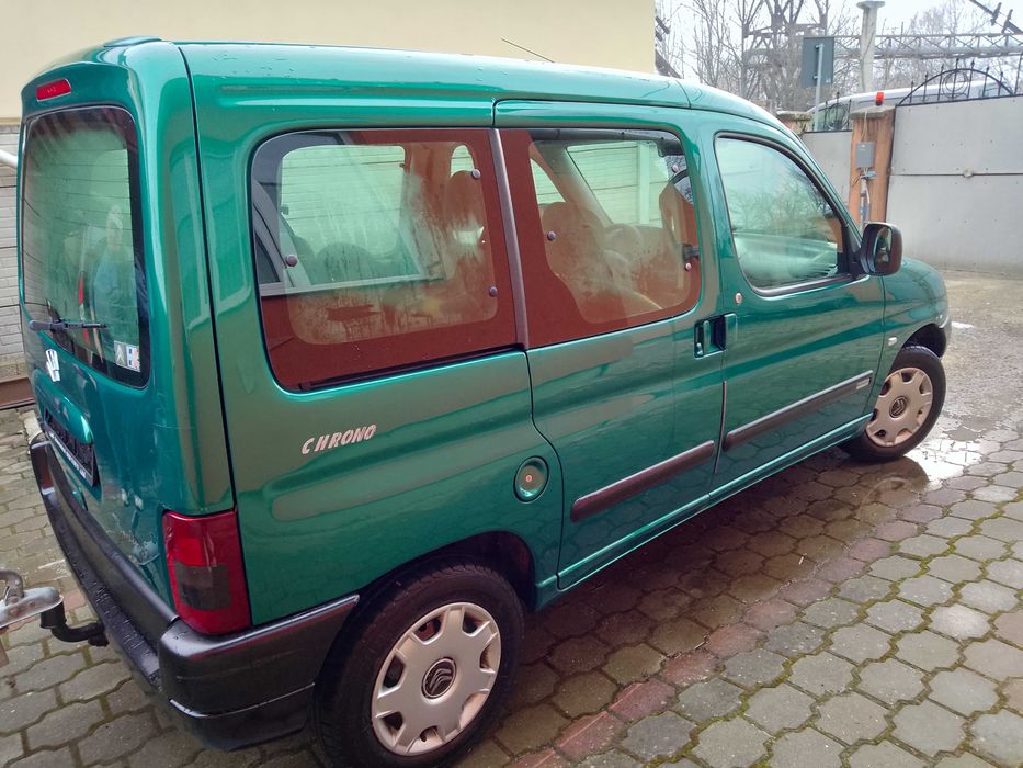 Citroen Berlingo in cuplu cu remorca 750 kg