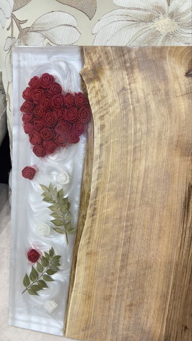 Орех и епоксидна смола със мини розички