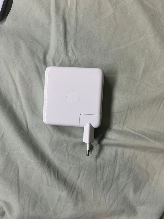 MacBook Pro 15″ (Mid 2018) – 32 GB RAM / SSD 1 TB / Radeon Pro Vega 2