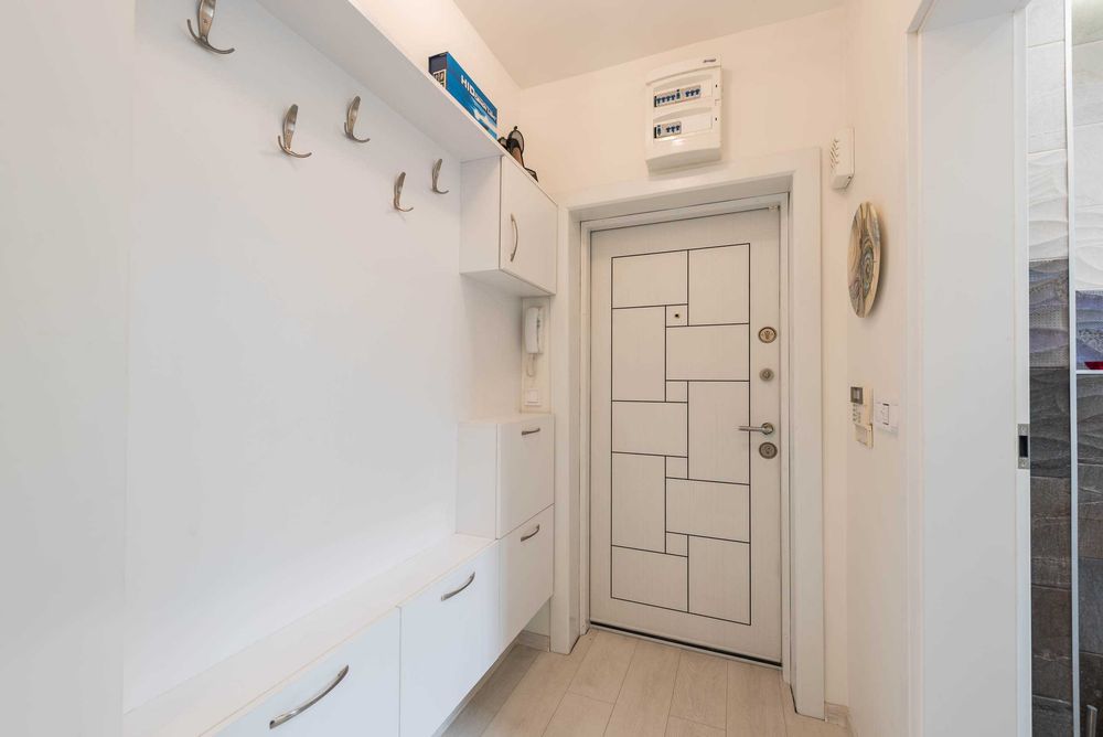 Продава се Тристаен апартамент в Варна, Левски - 135 кв.м за 1473 €/кв.м - Снимка #20