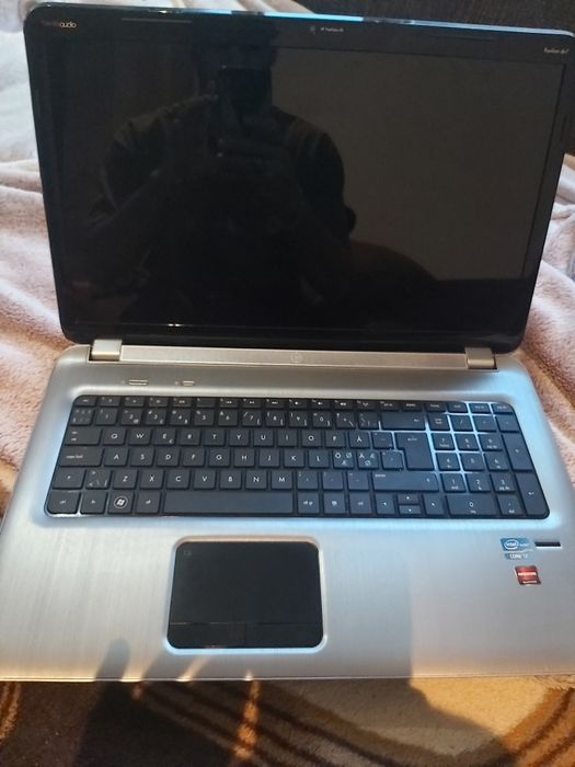 Vând laptop hp pavilion dv7 ca si nou