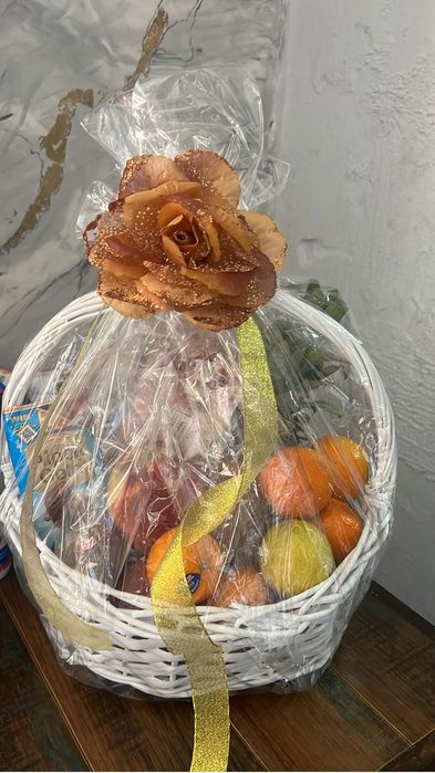 Продам корзину с фруктами
