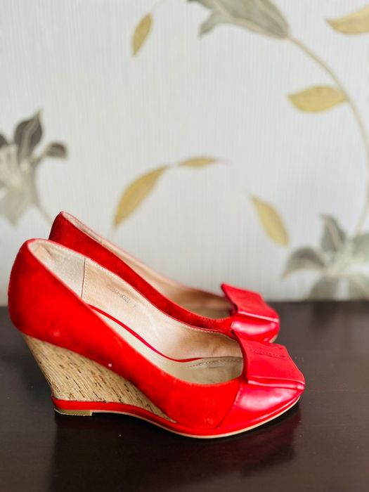 Продаю туфли платформа