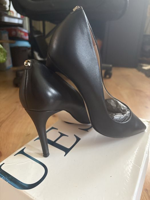 Guess естествена кожа