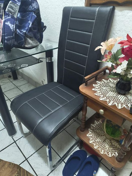 Маса и четири стола