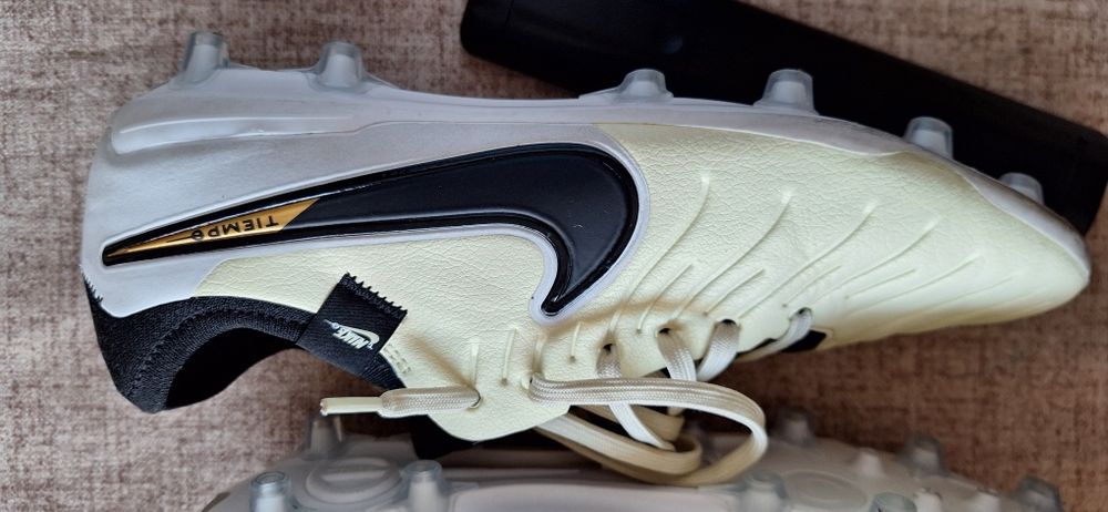 Nike Tiempo Legend 10 Pro AG
Nike Tie
