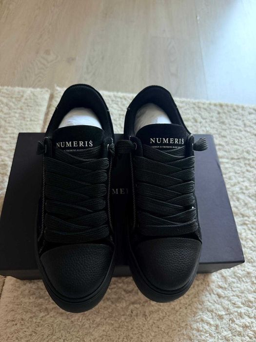 Adidasi Numeris Carbon