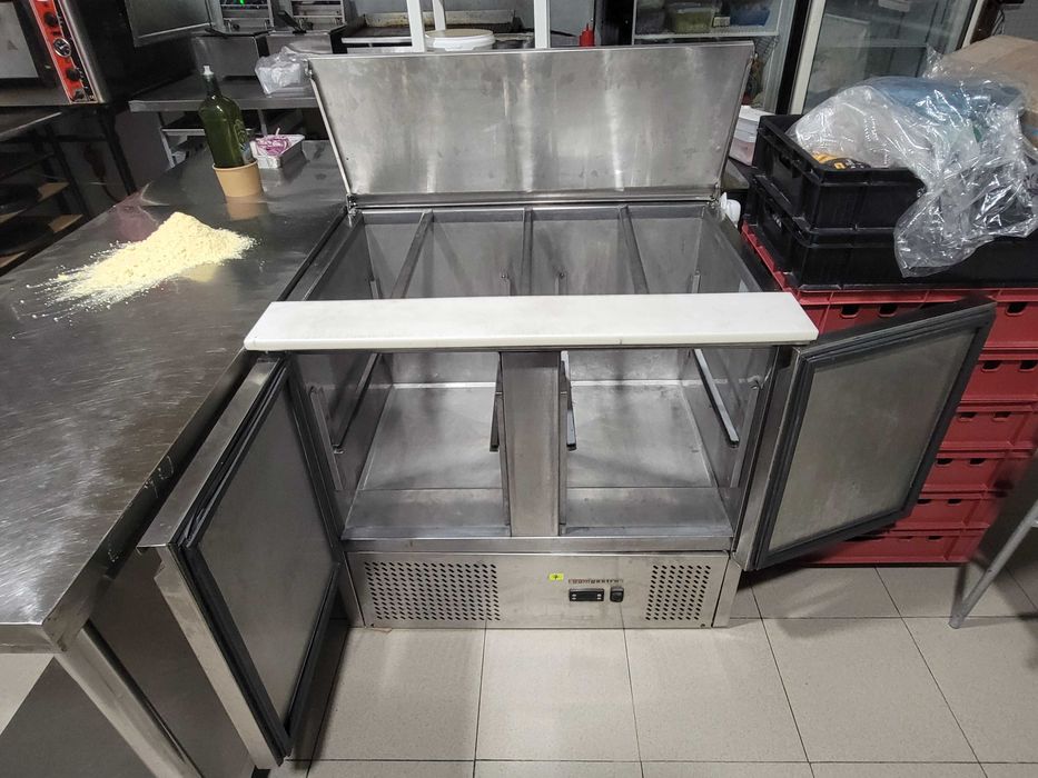 Салатен бар (витрина)