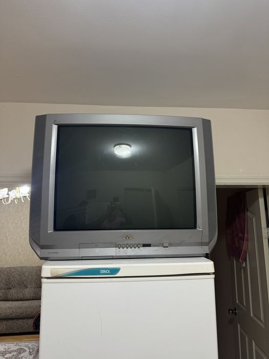 Продам цветной телевизор