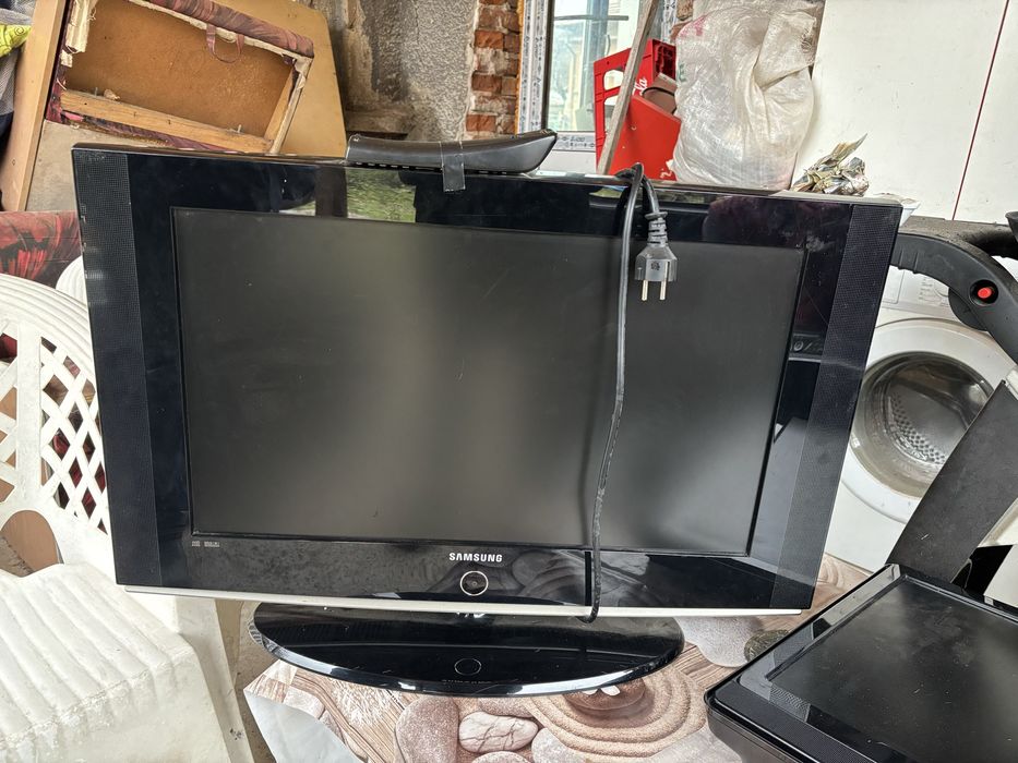 Продавам телевизор Samsung 32 инча