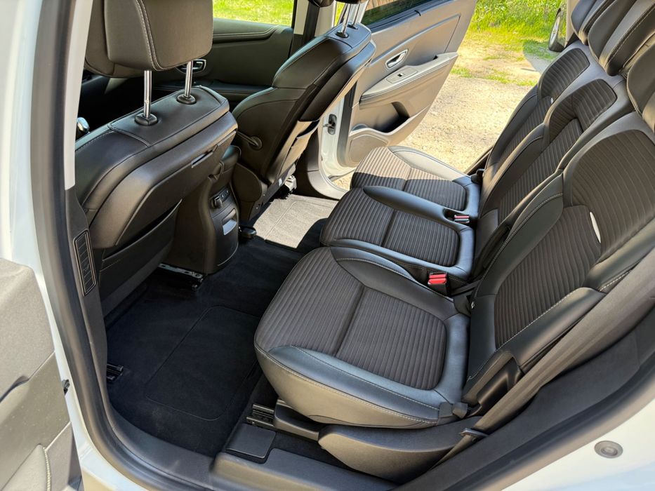 Grand scenic bi-ton 5 locuri