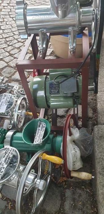 Месомелачки , ножчета , решетки , пълначки , доматомелки