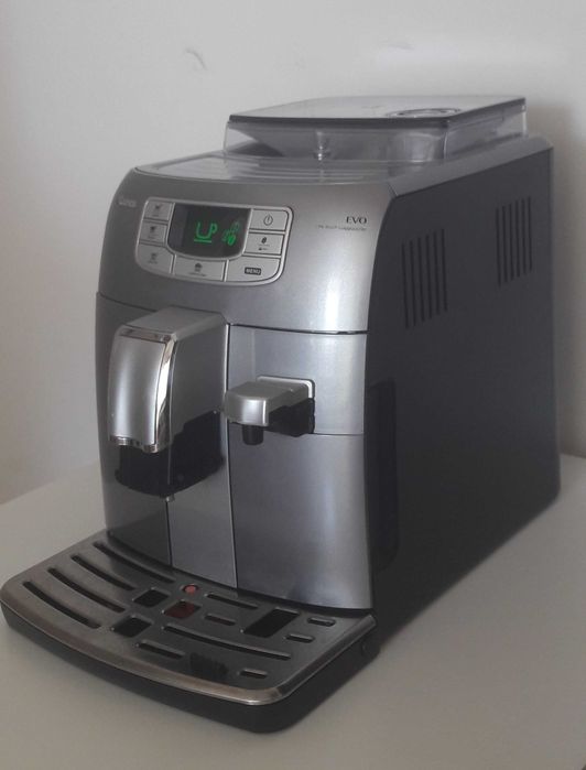 Продавам кафеавтомат Саеко Saeco Intelia обслужен!