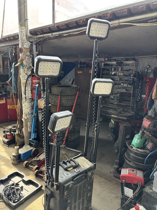 Подвижна станция с телескопични  лампи и акумулатори