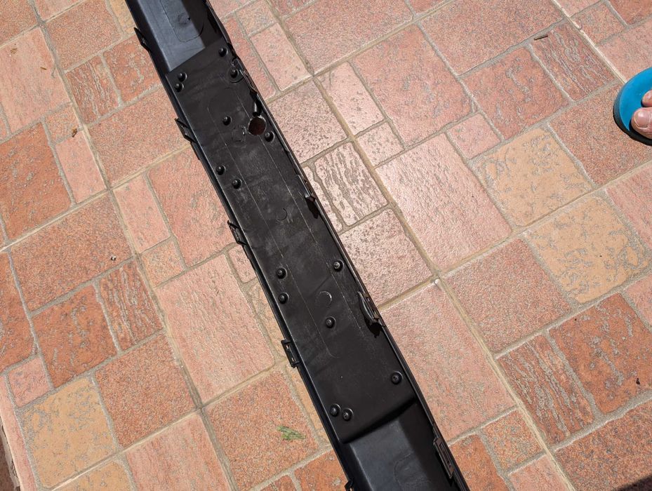 Лайсна Предна Броня Мерцедес 124 Mercedes w124 Нова Черна Буферна