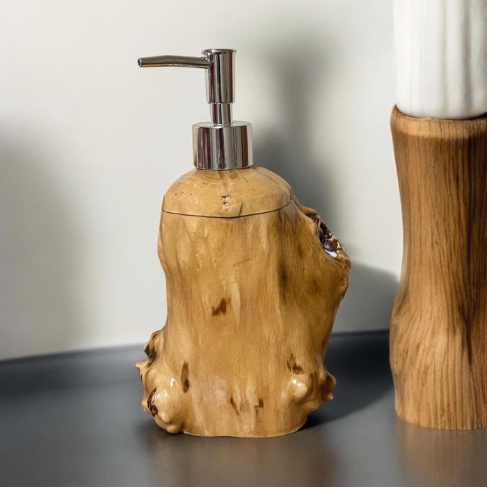 Диспенсъри за сапун от смола и дърво – ръчна изработка, която изпъква