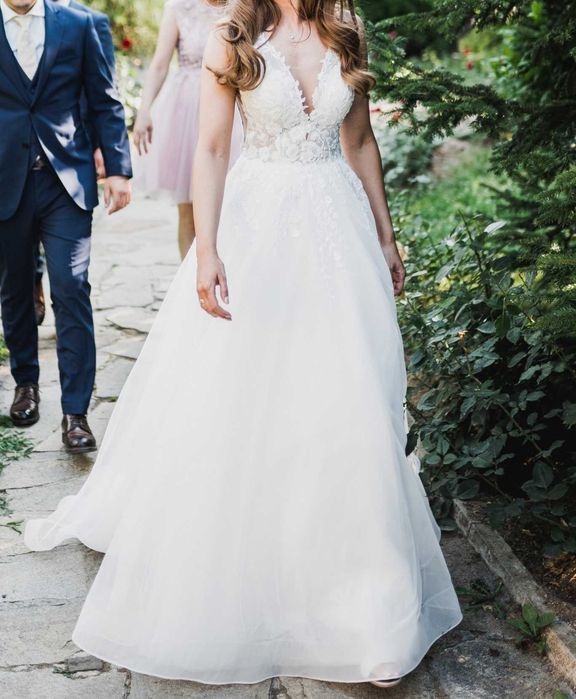 Прекрасна бутикова сватбена рокля-без следи от употреба!