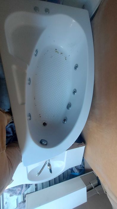 Chiuvetă cu dulap, vana si oglinda baie de vânzare
