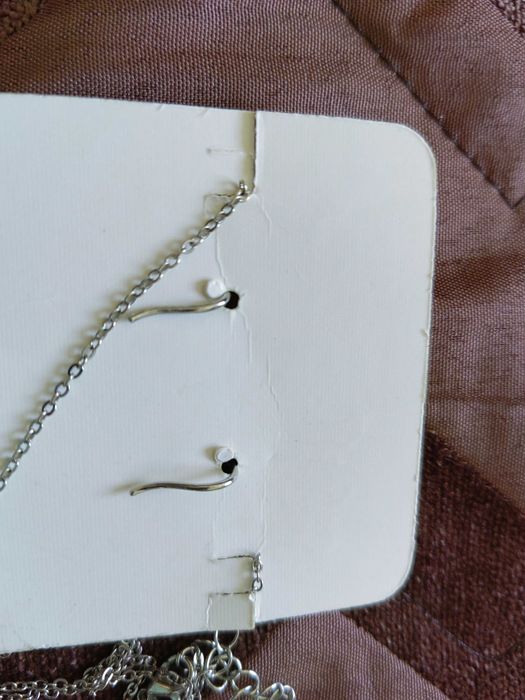 Обeци и колие с висулка