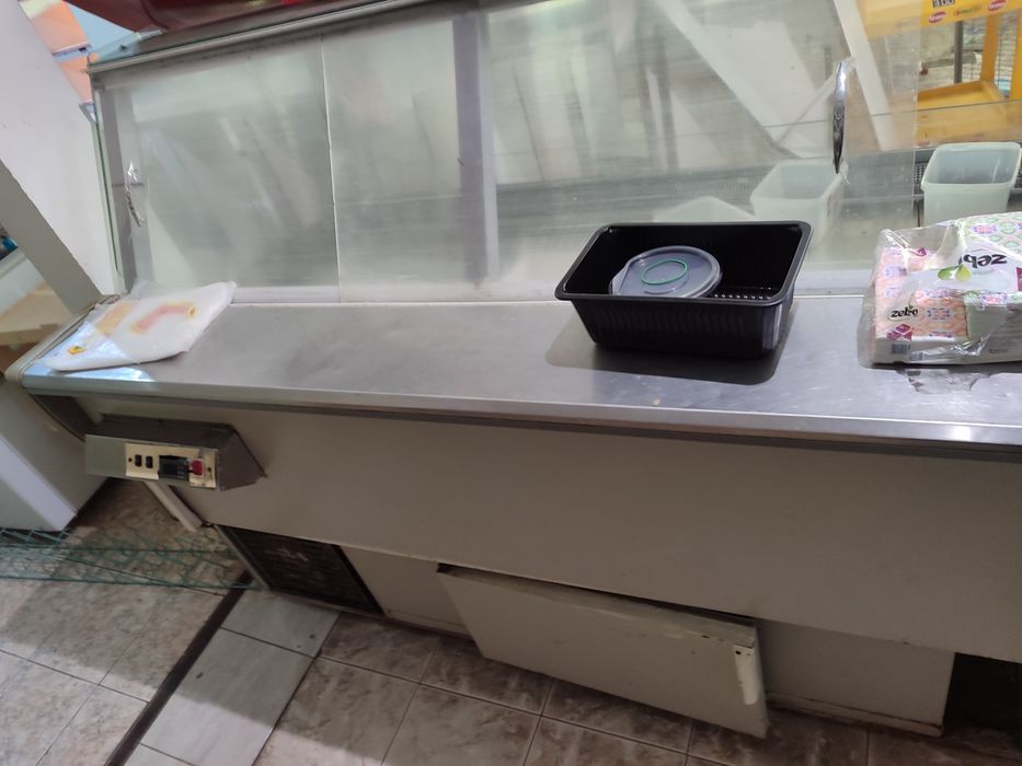 Хладилна витрина