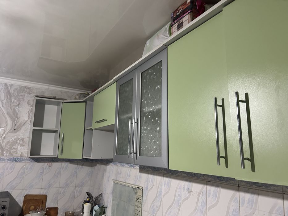 Кухонный гарнитур и духовка