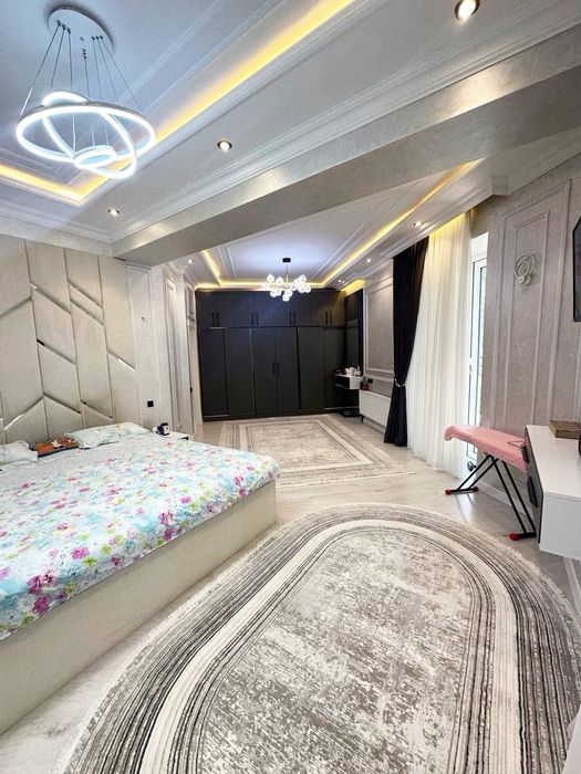 Яккасарой , Kosmonavtlar” –метроси якинида жойлашган янги уй
Кенг ошхо