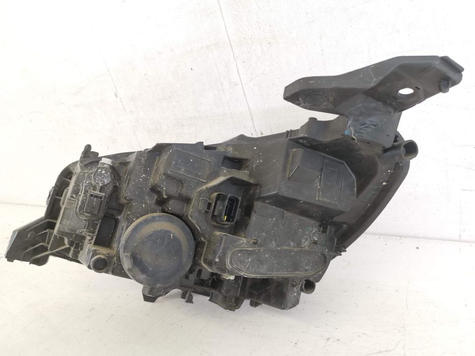 Десен фар / Far Dreapt Full Led Peugeot 208 2 Оригинален Десен фар за