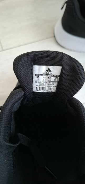 Продам новые кроссовки