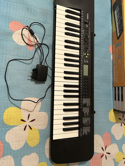 Синтезатор casio CTK-240, почти новый, не пользовались