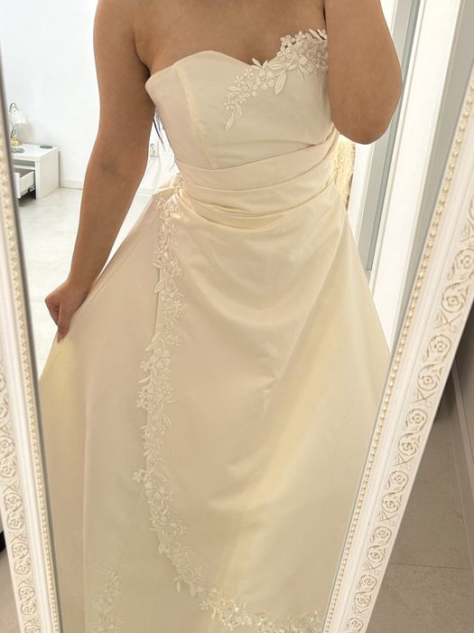 Rochie de mireasa crem