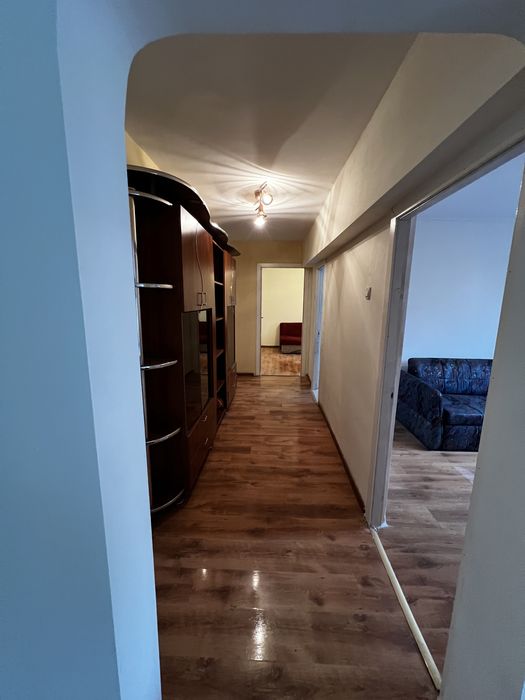 Inchiriez apartament 3 camere semi-decomandat
