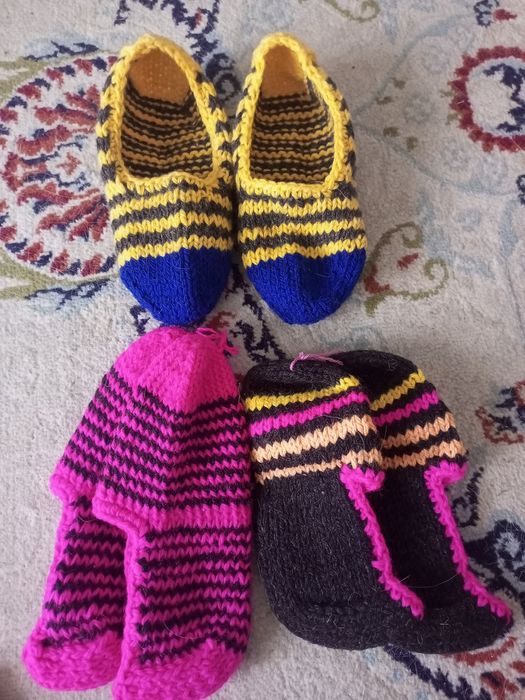 Продаются вязаные следочки