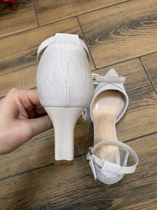 Туфли бежевые Tamido