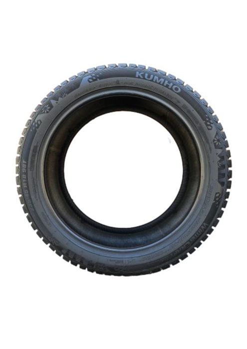 Kumho WI32 215/55 R18 с шипами