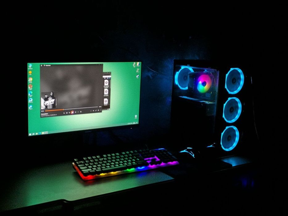 Kompyuter sotiladi
Holati juda yaxshi, muammosiz i