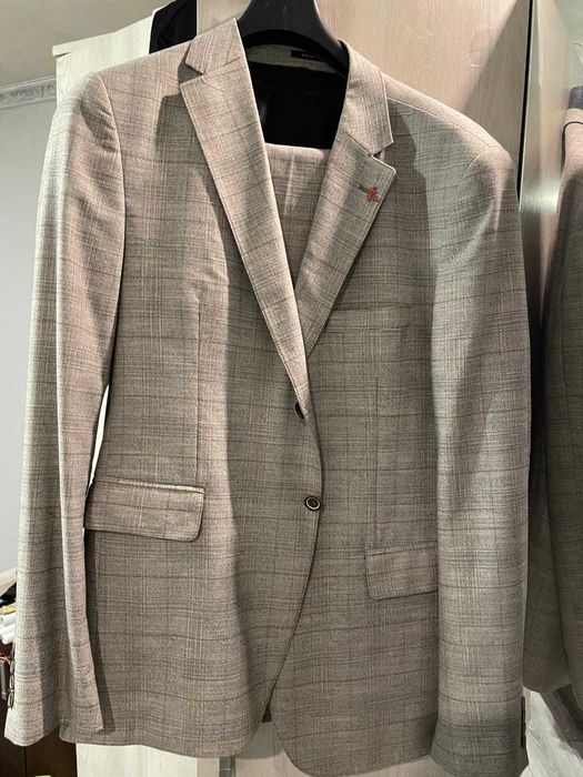 Costum gri complet în stare impecabilă