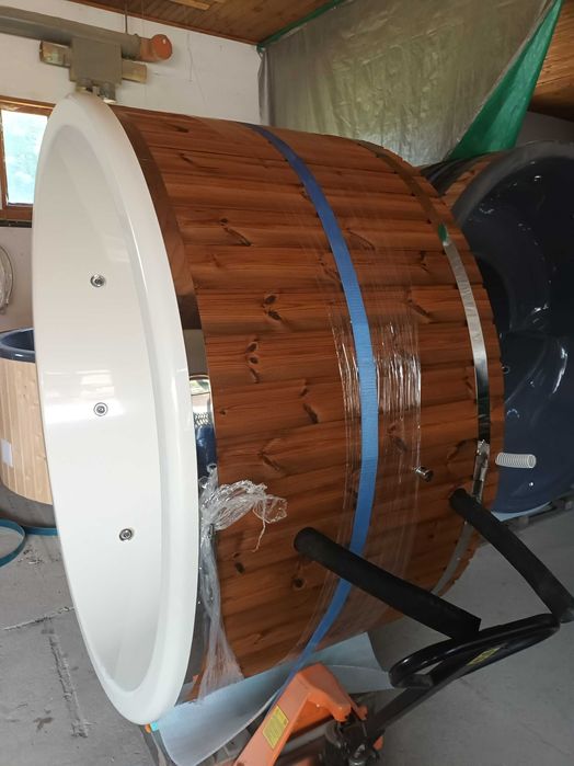 Gradinska vana, dzhakuzi, vana ot fibrostŭklo podvizhna vana