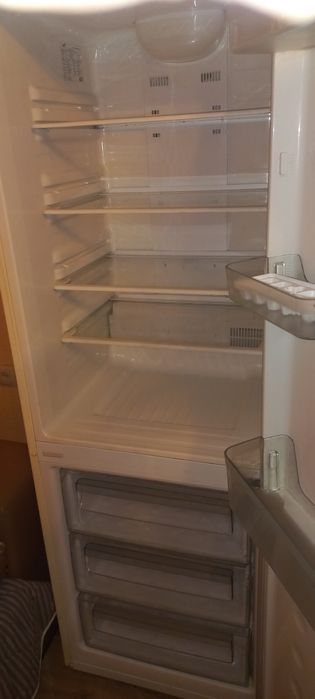 Холодильник Самсунг двухкамерный и микроволновка LG