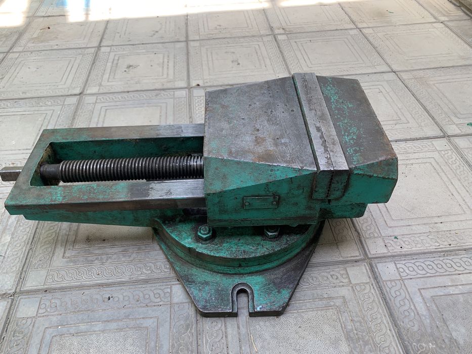 Продаются машинные тиски