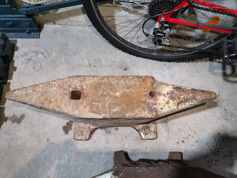 Малка средна голяма наковалня