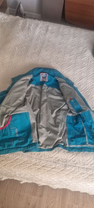 Продам демисезонную куртку