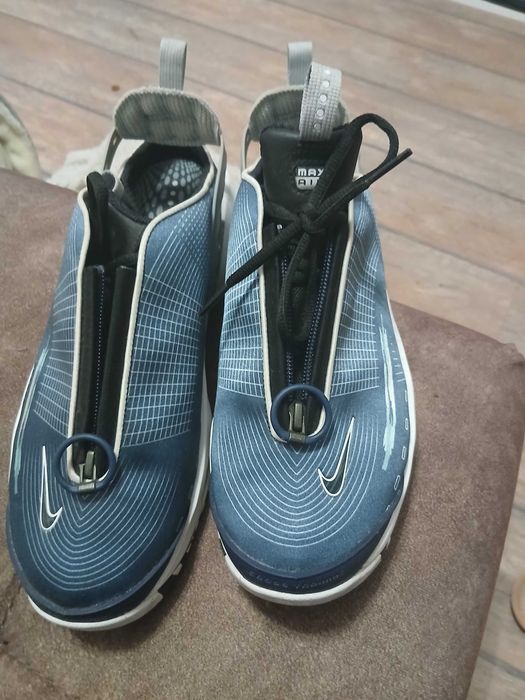 Маратонки Nike.
